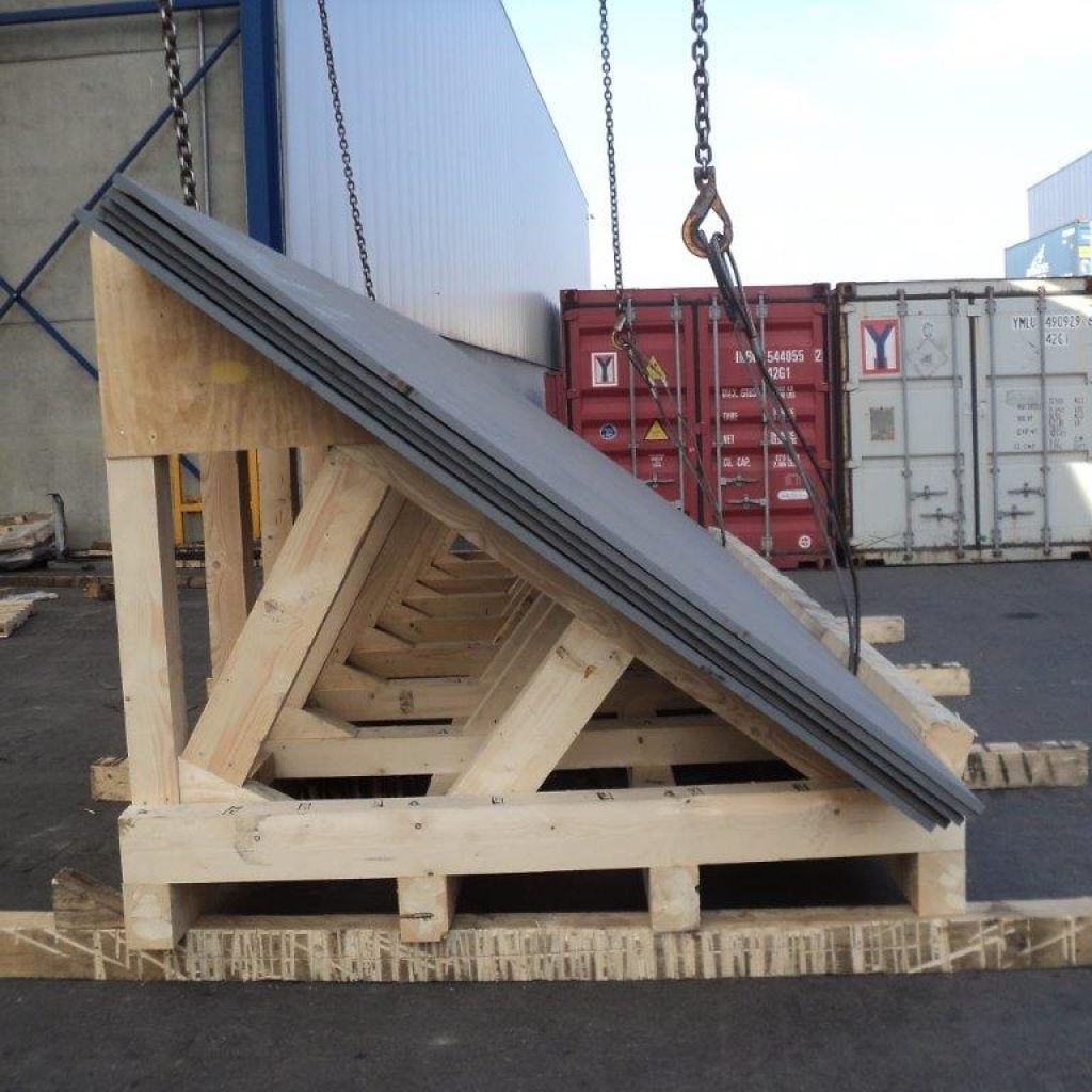 PNI LOGITICS PROJECT LOGISTICS INDUSTRIAL PACKING - steel pale in wooden frame for stuffing