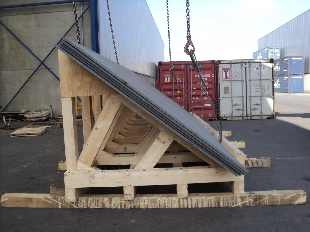 PNI LOGITICS PROJECT LOGISTICS INDUSTRIAL PACKING - steel pale in wooden frame for stuffing